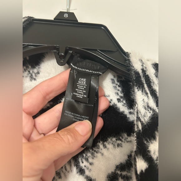 WHBM Black + White Rose Print Ruana Wrap - Picture 9 of 11